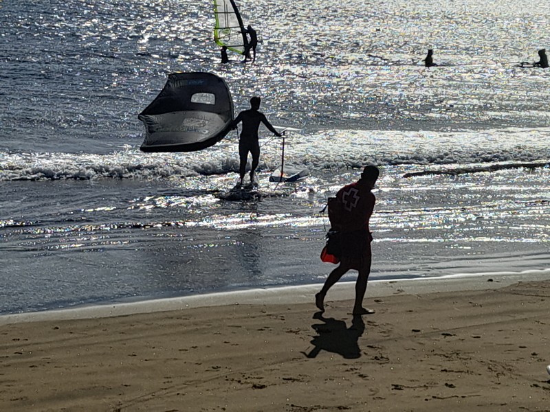 Redder op het strand van El Médano