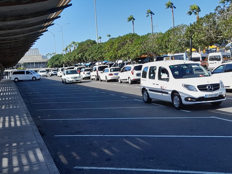 Taxi bij luchthaven TFS
